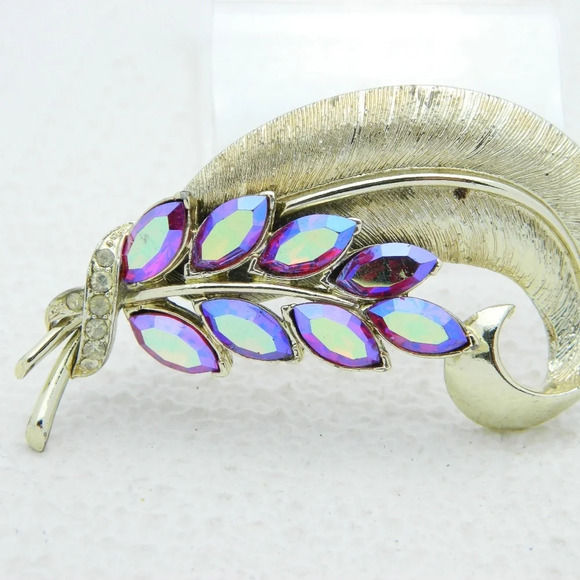 Coro Broooch - Picture 1 of 5